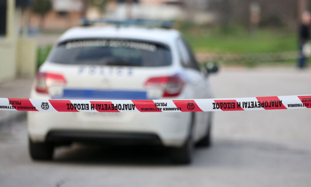 Λυκόβρυση : Νεκρός άνδρας εντοπίστηκε κάτω από αυτοκίνητο με πιστόλι στο χέρι