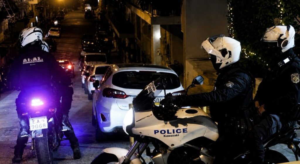 Πύργος : Με κουκούλες και ρόπαλα επιτέθηκαν σε 36χρονη και τον πατέρα της, τους έστειλαν στο νοσοκομείο